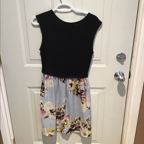 Dex knee-length dress - Picture 2 of 4